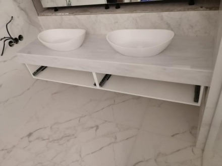 Столешница для ванной с накладными раковинами