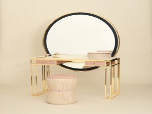 La Perla презентовала туалетный столик на Неделе дизайна
в